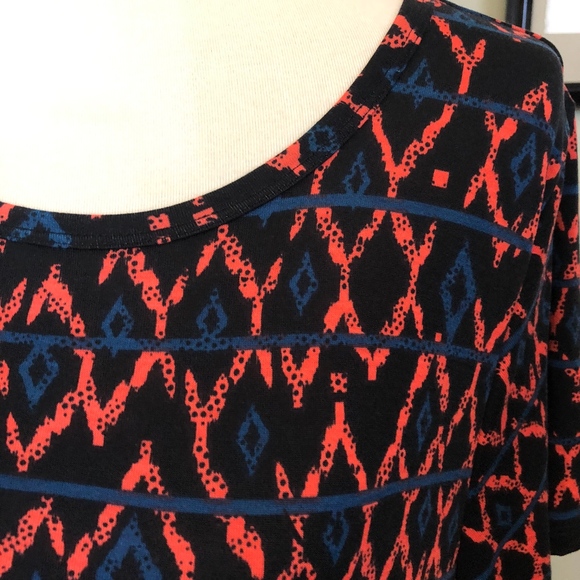 NWT LuLaroe Large Black background Carly - Picture 2 of 3